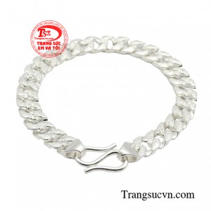 Chiếc lắc tay chính là cách để phái mạnh thể hiện tính cách và sự thành công.