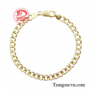 Một chiếc lắc tay phù hợp với bạn chắc chắn sẽ tạo nên phong cách, gu thời trang mạnh mẽ. 