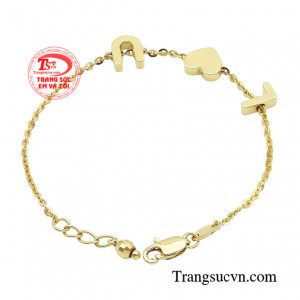 Chiếc lắc tay còn gây ấn tượng bởi vẻ đẹp lãng mạn cùng lời bày tỏ tình cảm đầy ý nghĩa. 