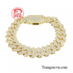 Lắc tay quý ông thời thượng được ưa chuộng giúp phái mạnh thể hiện phong cách riêng của bản thân.