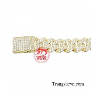 Mọi chi tiết mắt xích đều được chế tác rất tinh xảo và cầu kỳ bởi bàn tay của người thợ có nhiều kinh nghiệm, tạo nên vẻ đẹp vô cùng lôi cuốn cho sản phẩm.