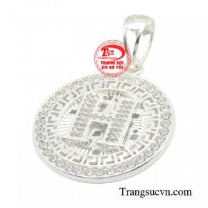 Thiết kế sang trọng, khỏe khoắn đem đến sự sành điệu giúp bạn tạo được ấn tượng lôi cuốn.