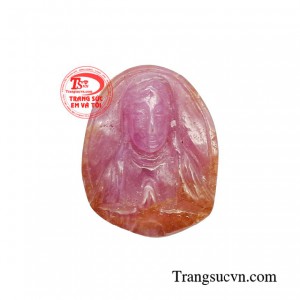 Mặt dây đức mẹ ruby mang lại bình an và niềm tin chắc chắn bởi vì sự hiện diện của Mẹ Maria là cây cầu nối liền giữa người với người, giữ người với Thiên Chúa.
