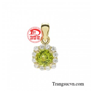 Mặt dây peridot thanh lịch nữ tính mang trong mình vẻ đẹp trang nhã nhưng đầy quyến rũ