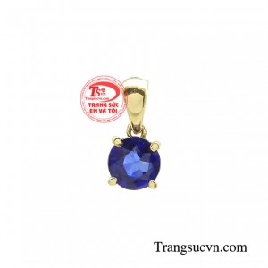 Mặt dây quý cô sapphire kiều diễm gắn liền vẻ đẹp thuần khiết, thanh tao cùng sự nữ tính, dịu dàng.