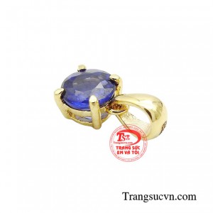 Chiếc mặt dây là mảnh ghép tôn vinh sự hoàn hảo của mỗi người phụ nữ.