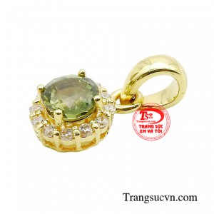 Không chỉ mang đến cho quý cô vẻ đẹp dịu dàng mà còn mang nét thanh lịch không bao giờ lỗi thời.