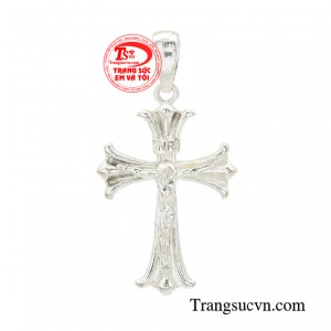 Mặt thánh giá bạc cỡ lớn là món đồ được nhiều người ưa chuộng với niềm tin dành cho Thiên Chúa Giáo. 