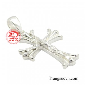 Mặt dây chuyền hình thánh giá là một trong những món đồ trang sức đáng sở hữu. 