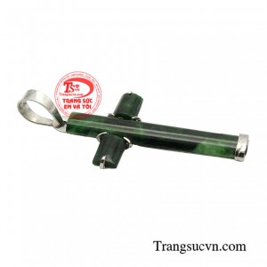 Được thiết kế ngọc cẩm thạch bọc bạc 925 chất lượng cao giúp cho người đeo trở nên nổi bật trong đám đông, toát lên được khí chất riêng.