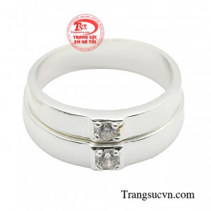Đặc biệt cặp nhẫn còn mang đến sự tinh tế, khác biệt, bởi thiết kế hiện đại, trẻ trung cực kì thời thượng.  Loại sản phẩm: Nhẫn Đôi