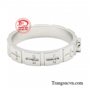 Với hình thánh giá được thiết kế trau chuốt sản phẩm đủ tinh tế để chinh phục cánh mày râu ngay từ cái nhìn đầu tiên.