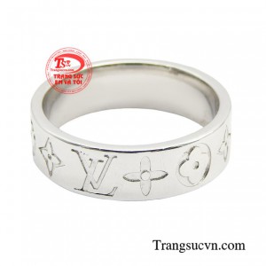 Vậy nên, với trang phục sẵn có, đấng mày râu có thể bổ sung thêm món phụ kiện này vào bộ sưu tập thời trang của mình để nâng tầm phong cách.