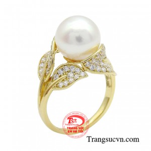 Nhẫn nữ ngọc trai dạ tiệc với kiểu thiết kế chinh phục trái tim của mọi cô gái.