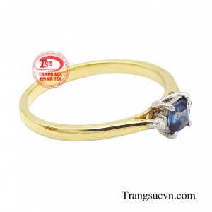 Sản phẩm tao nhã có sức cuốn hút riêng bởi nét đẹp trẻ trung, hiện đại, góp phần tôn lên nét duyên thầm của người phụ nữ, toả sáng cùng nhan sắc tràn đầy sức sống.