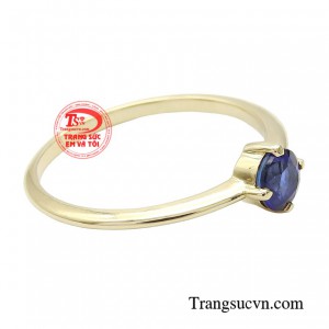 Nhẫn nữ sapphire chiếm trọn tâm trí người đeo, mang đến diện mạo của người phụ nữ quyến rũ, nhẹ nhàng nhưng có chiều sâu đầy mê hoặc.