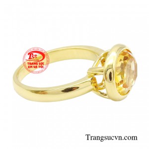 Thạch anh vàng được cho là có khả năng thu hút tài lộc, bảo vệ sức khỏe và giúp cân bằng năng lượng trong không gian sống. 