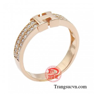 Nhẫn nữ vàng hồng thanh lịch có khả năng mang đến cho các quý cô vẻ lộng lẫy, ngọt ngào đầy thanh lịch và cuốn hút. 