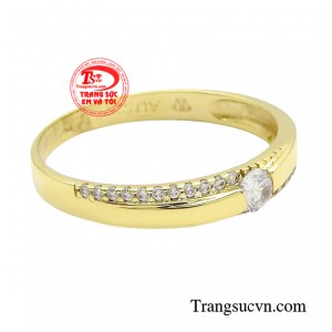 Chiếc nhẫn nữ được chế tác tinh xảo trên từng đường nét, ở mọi góc cạnh của sản phẩm