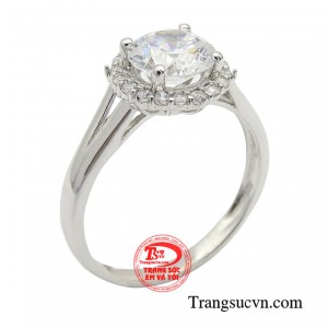 Nhẫn nữ vàng trắng phong cách tinh tế mang vẻ đẹp nhẹ nhàng và kiêu sa dễ dàng đốn tim những ai theo đuổi phong cách nữ tính, quyến rũ. 