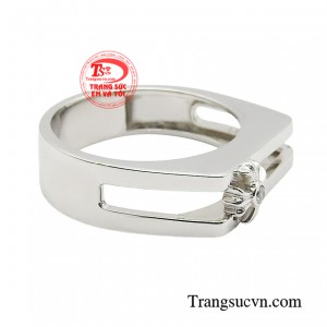 Sản phẩm hứa hẹn sẽ là một trong những sự lựa chọn thú vị cho những khách hàng muốn thay đổi phong cách và thể hiện guu thời trang khác biệt của mình.