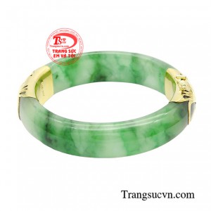 Ngọc cẩm thạch được coi là một biểu tượng của sự quyền quý vì vậy mà khiến bất kỳ ai cũng muốn sở hữu. 