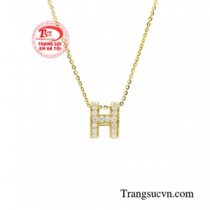 Có lẽ chính bởi vậy mà bộ dây chuyền luôn được xem là lựa chọn ưu tiên của phái đẹp mỗi khi chọn trang sức. 