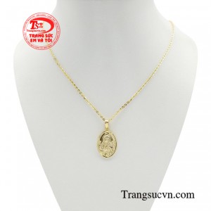 Bộ Dây Chuyền Đức Mẹ Maria Tôn Kính không chỉ mang lại giá trị thẩm mỹ mà còn khiến người đeo có cảm giác bình an, yên tâm khi đặt niềm tin vào sự bảo trợ của Đức Mẹ.