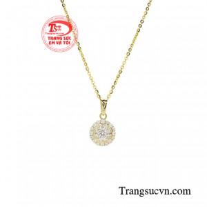 Và bộ dây chuyền hoàn toàn có thể giúp bạn chinh phục đỉnh cao nhan sắc và khẳng định vị thế bản thân.