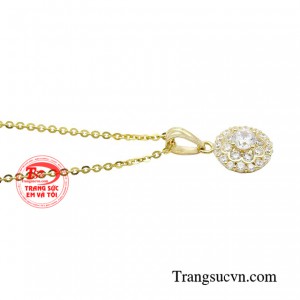 Hãy sử dụng bộ dây chuyền thường xuyên không chỉ để xinh đẹp hơn mỗi ngày mà còn để tự tin hơn vào giá tri bản thân nhé các nàng.