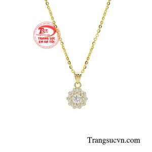 Bộ dây chuyền phái đẹp kiêu sa giúp tăng thêm sự quý phái, thu hút trong gu thời trang, giúp bạn tỏa sáng trong mọi dịp quan trọng.