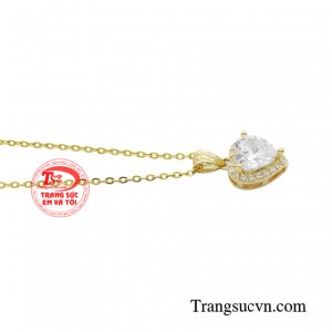 Bộ sản phẩm mang biểu tượng trái tim thuần khiết rất phù hợp với các cô nàng mơ mộng.