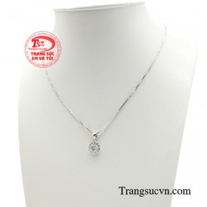 Bộ sản phẩm mang thiết kế quyến rũ và thanh mảnh xứng đáng nằm trong tủ đồ  giúp điểm tô nhan sắc cho bóng hồng duyên dáng.