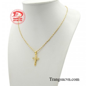 Bộ dây chuyền được làm từ vàng 10k nổi bật mang phong cách sang trọng.