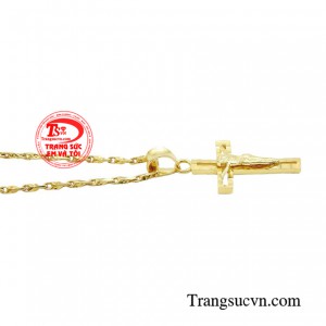 Chất liệu vàng lấp lánh càng làm nổi lên vẻ đẹp tinh tế đầy đẳng cấp của mặt dây chuyền.