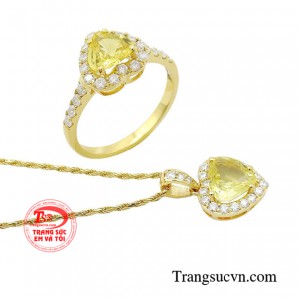 Do đó được xem là màu của hoàng gia, thể hiện cho quyền lực địa vị và đẳng cấp.