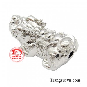 Không những thế, Tỳ Hưu còn là linh vật chuyên hút tài lộc, vàng bạc châu báu