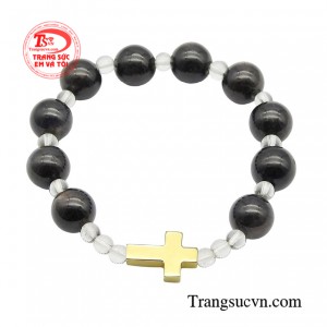 Sản phẩm sử dụng chất liệu vàng 10k kết hợp saphir cao cấp để thể hiện sự trân trọng và lòng thành kính đặc biệt dành cho tín ngưỡng của mình.