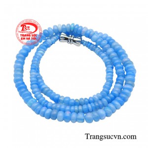 Sự hòa trộn các màu sắc khiến viên đá có vẻ ngoài tựa như một dải cầu vồng thu nhỏ.