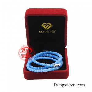 Đặc biệt, chuỗi hạt còn giúp tôn lên vẻ đẹp tự nhiên vốn có của chủ nhân.