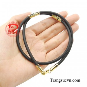 Mang trang sức rồng bên người còn giúp tăng cường phát huy quyền lực. 