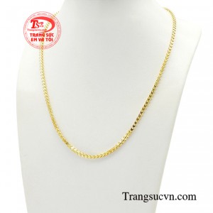 Đồng thời chiếc dây chuyền chính là món phụ kiện trang sức tạo nên người đàn ông lịch lãm đầy quyến rũ. 