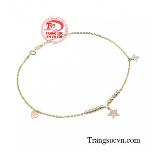 Chiếc lắc chân lấp lánh hệt như các vì sao tinh tú trên bầu trời.