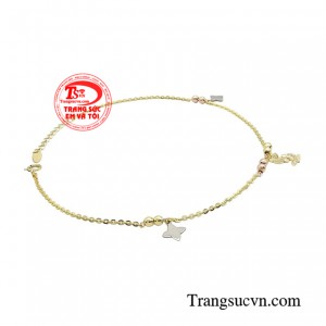 Bên cạnh đó, với chất liệu vàng 10k Korea cao cấp sáng bóng.