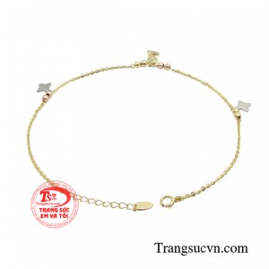 Đi kèm với đó là các họa tiết thời trang, độc đáo, được sắp xếp cân xứng với các viên bi tạo nên sự hoàn hảo.