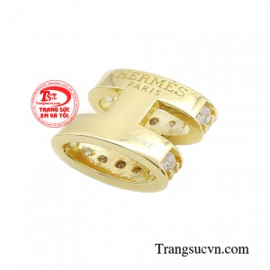 Chiếc mặt dây tuy nhỏ nhưng lại giúp phái đẹp tự tin hoàn thiện phong cách thời trang