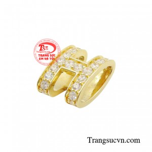 Đồng thời là điểm nhấn sáng chói giúp bạn trở nên nổi bật và tỏa sáng rực rỡ. 