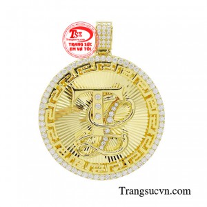 Mặt dây chuyền nam phong độ với mong muốn nâng tầm đẳng cấp phái mạnh, giúp nam giới tự tin sánh vai với những người thành đạt.