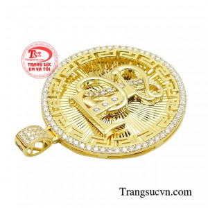 Không chỉ thể hiện tinh thần sáng tạo xuất sắc, trang sức thiết kế còn là hình mẫu đại diện cho người đàn ông bản lĩnh, đem đến cho khách hàng một phong cách khác biệt và độc đáo giữa đám đông.