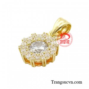 Sản phẩm là món trang sức nhỏ linh hoạt, thanh lịch không thể thiếu trong tủ đồ của phái nữ.